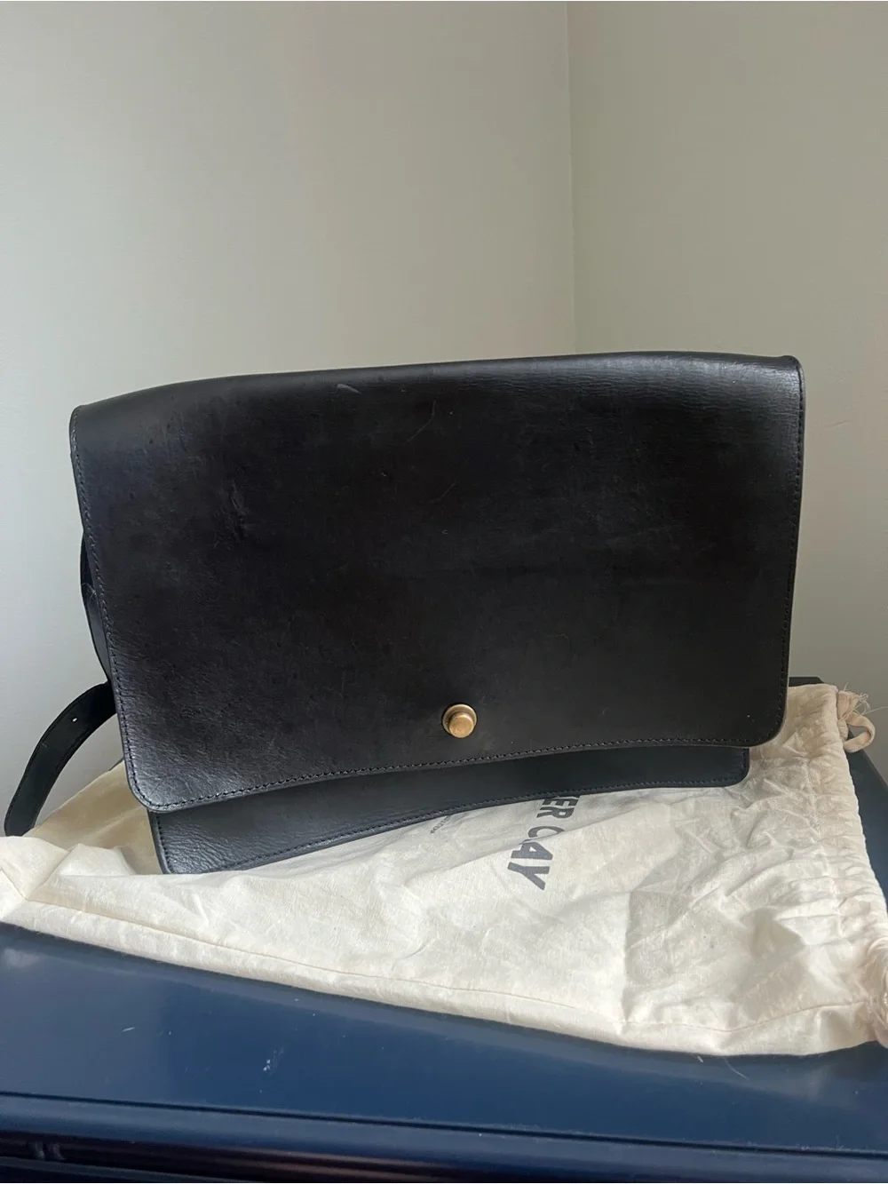 Parker Clay Austin Full-Grain Leather Messenger Bag – Black